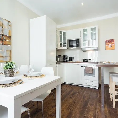 Chocolate-Spacious, Cosy 2-Br Apartment *