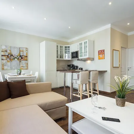 Chocolate-Spacious, Cosy 2-Br Apartment *