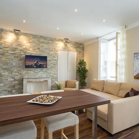 Chocolate-Spacious, Cosy 2-Br Apartment