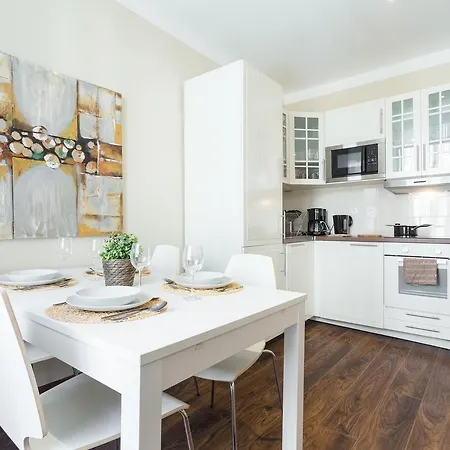 Chocolate-Spacious, Cosy 2-Br *